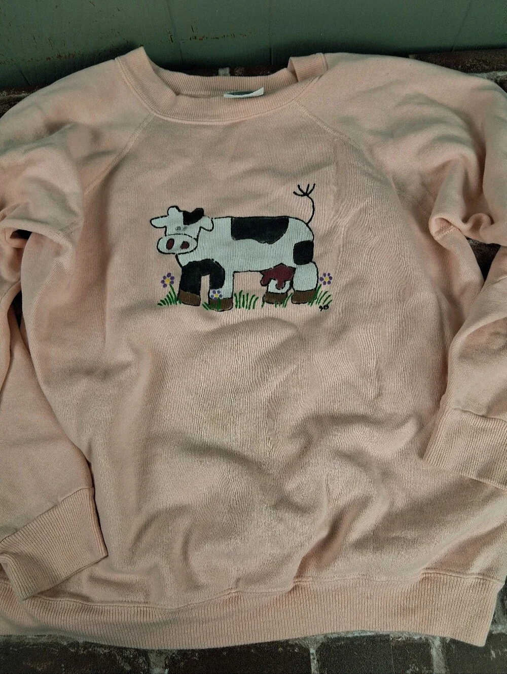 Vintage 90s Cow Sweatshirt Womens MEDIUM Pink Coral Hand Painted Art MOO Cottage - Picture 2 of 11